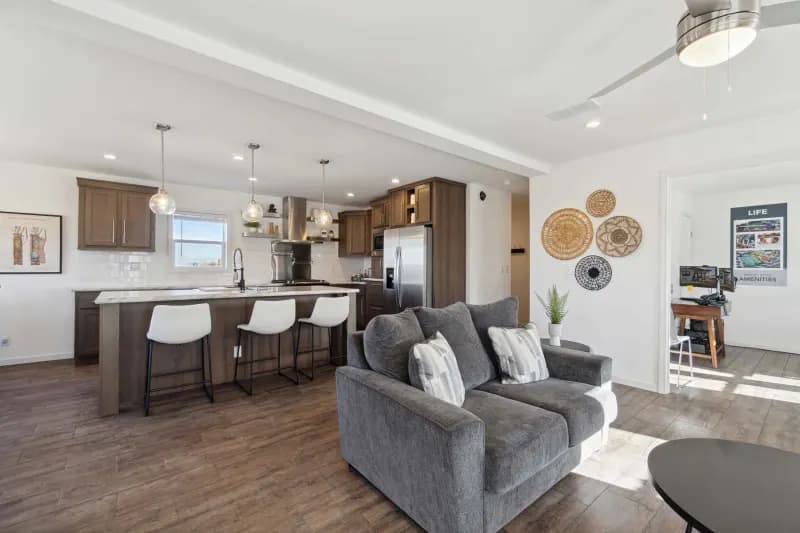 Apollo interior home features