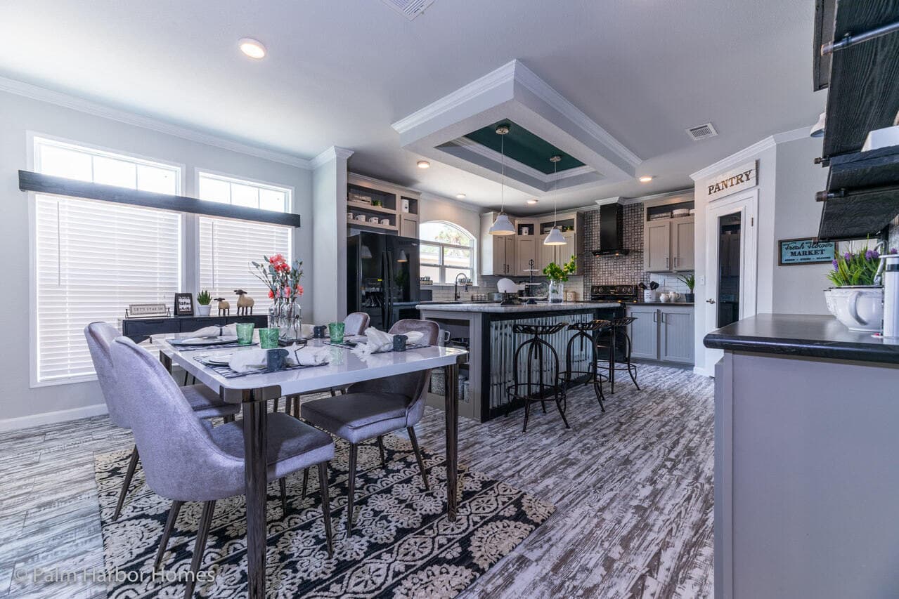 Vintage farmhouse 32643c interior home features