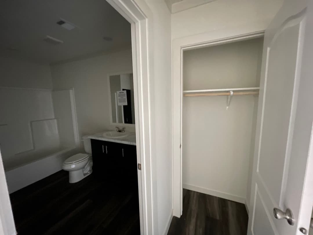 Hero 76 (inventory) bathroom home features