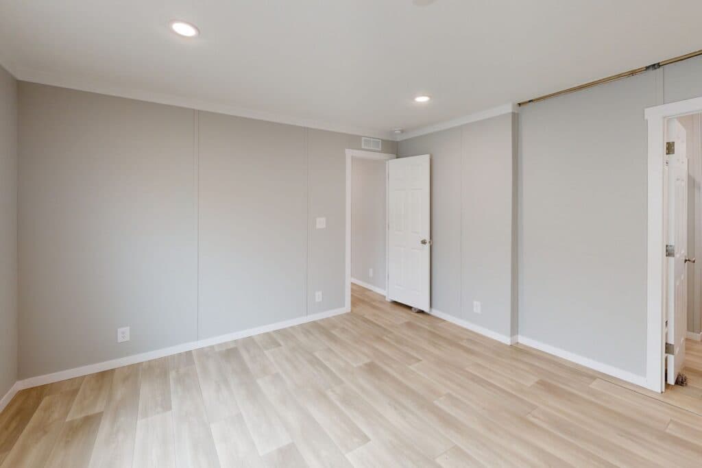 Cousteau 7652 bedroom home features