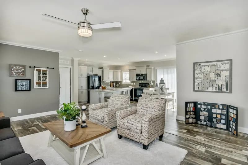 Skyliner 4732b interior home features