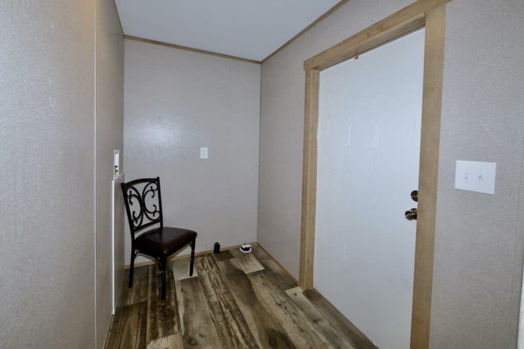 Columbia 9344 interior home features