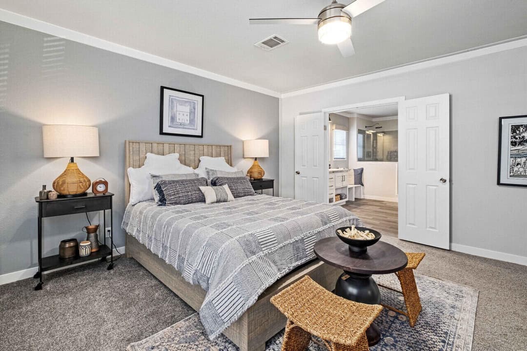 Belterra 32603b bedroom home features