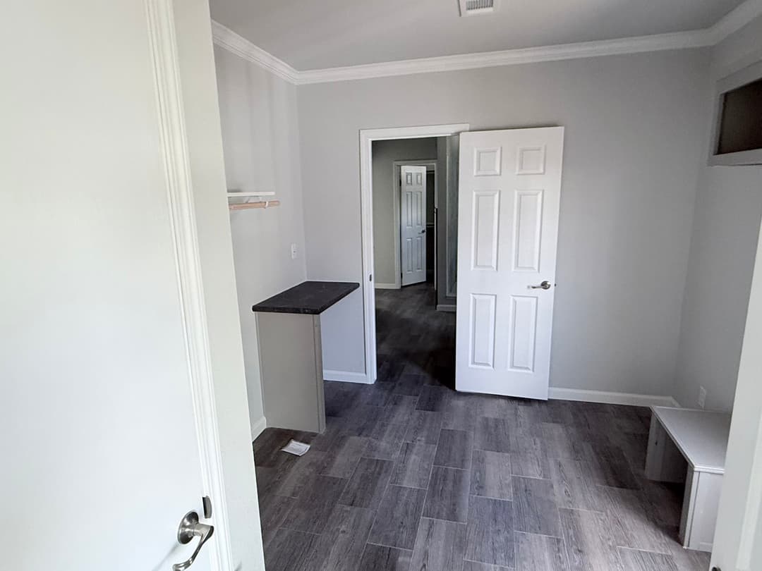 Vintage farmhouse (inventory) interior home features