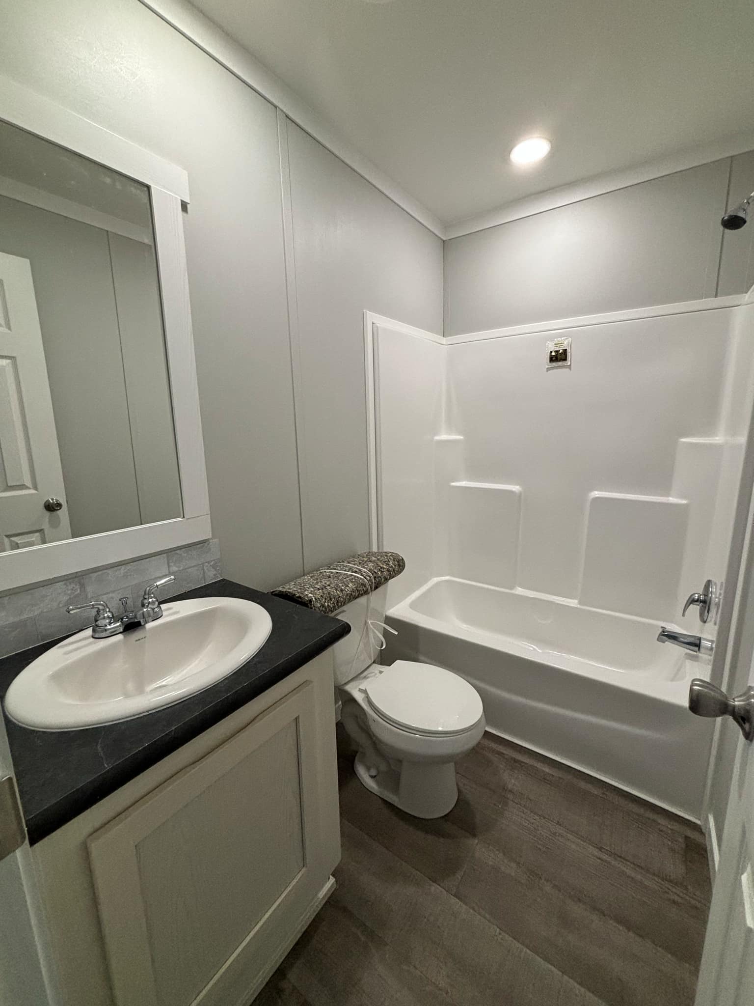 The phoenix (inventory) bathroom home features