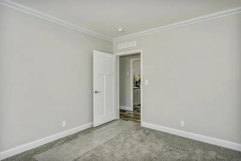 Skyliner 4732b bedroom home features