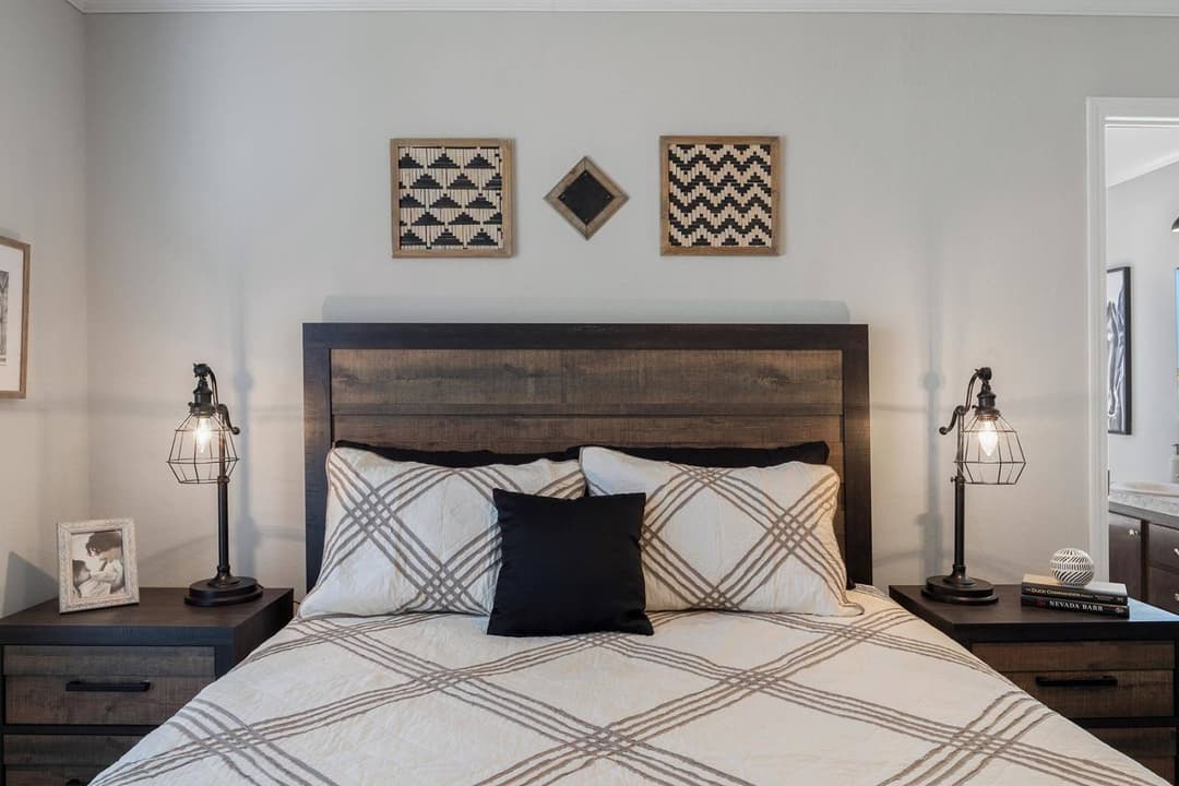 Cs1676c bedroom home features