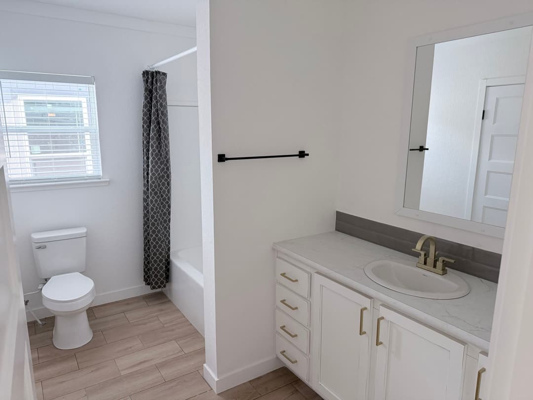 Lux haven (inventory) bathroom home features