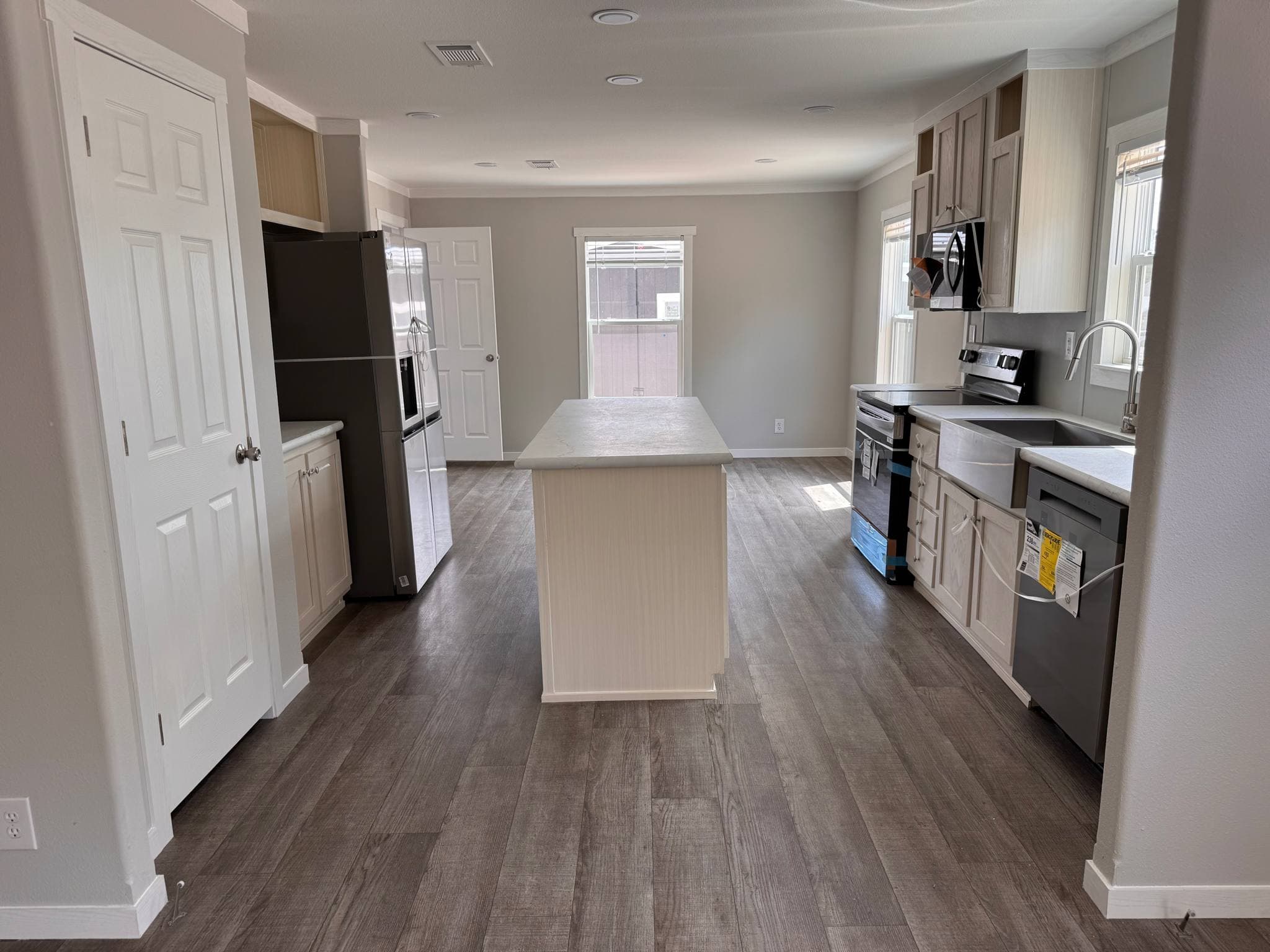 The hoover (inventory) kitchen home features