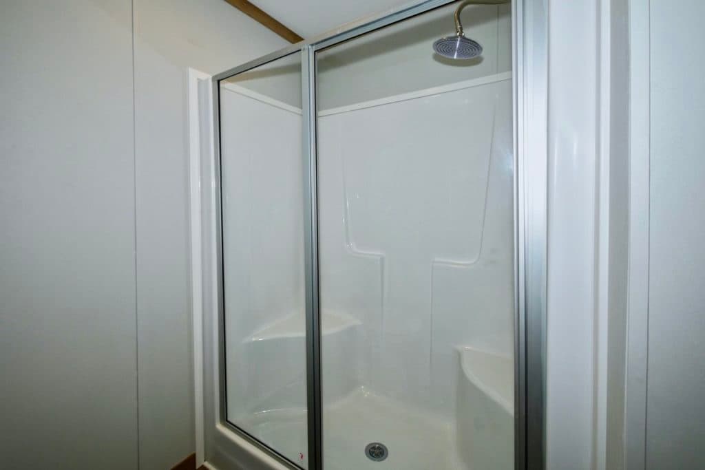 Macey 9768 bathroom home features