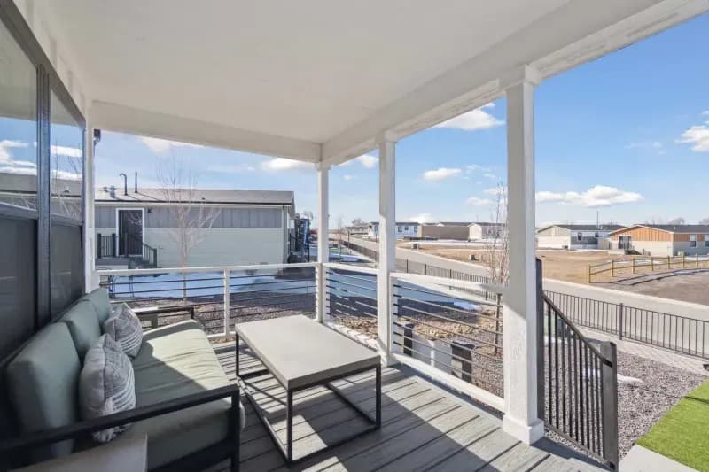 Apollo exterior home features