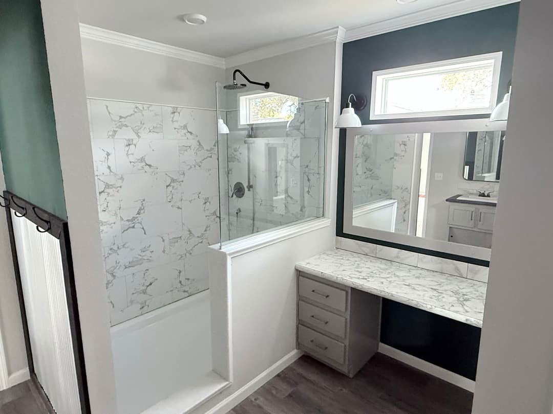 Vintage farmhouse (inventory) bathroom home features