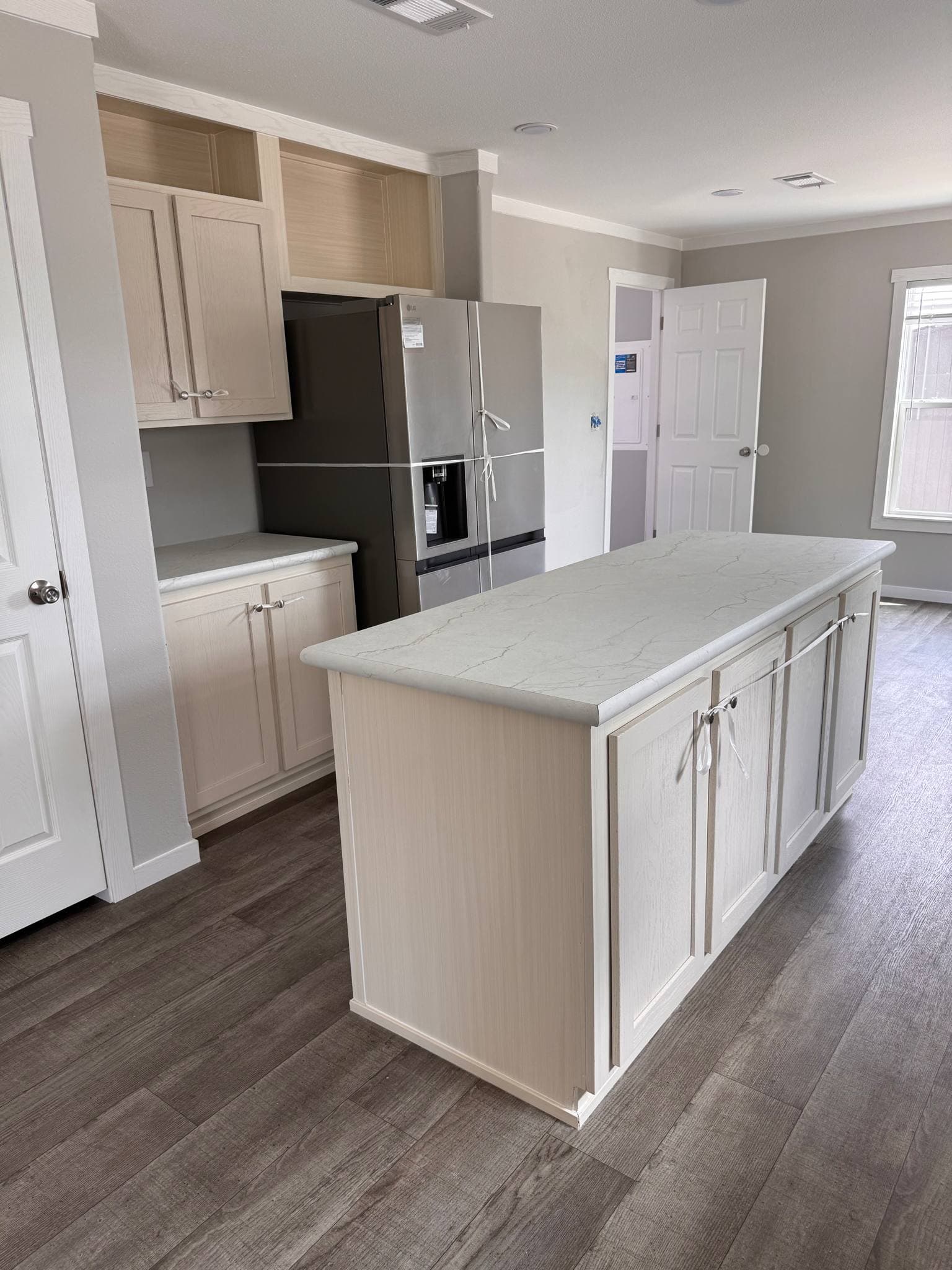 The hoover (inventory) kitchen home features