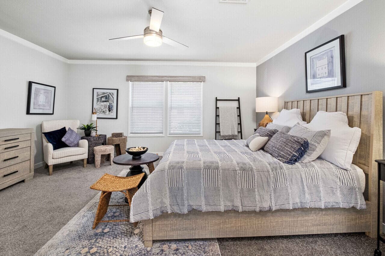 Belterra 32603b bedroom home features