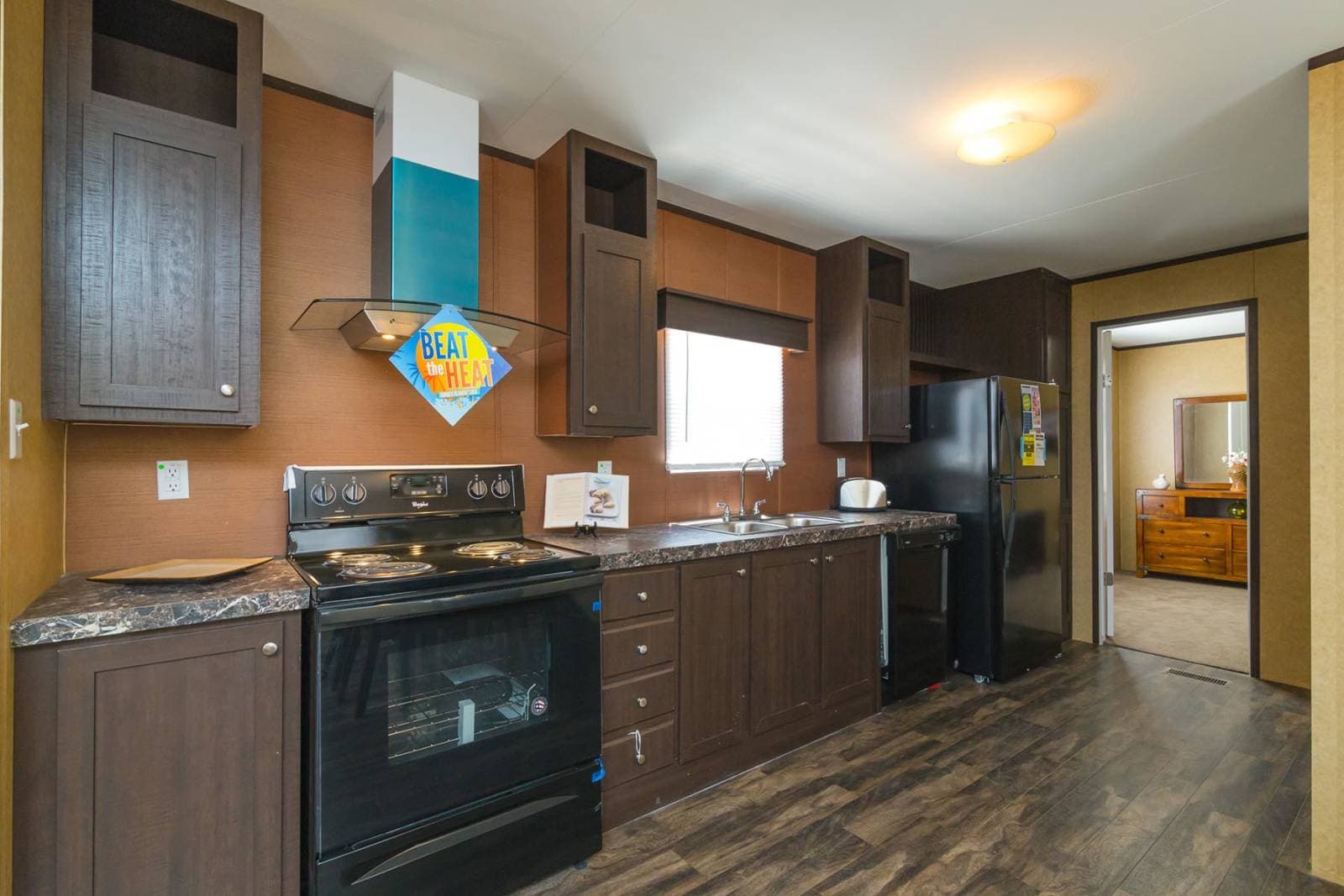 Cs1672a kitchen and interior home features