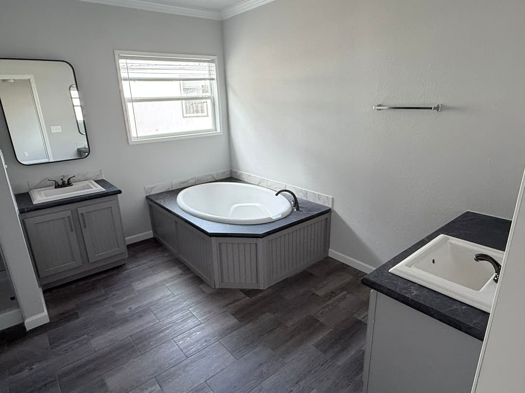 Vintage farmhouse (inventory) bathroom home features