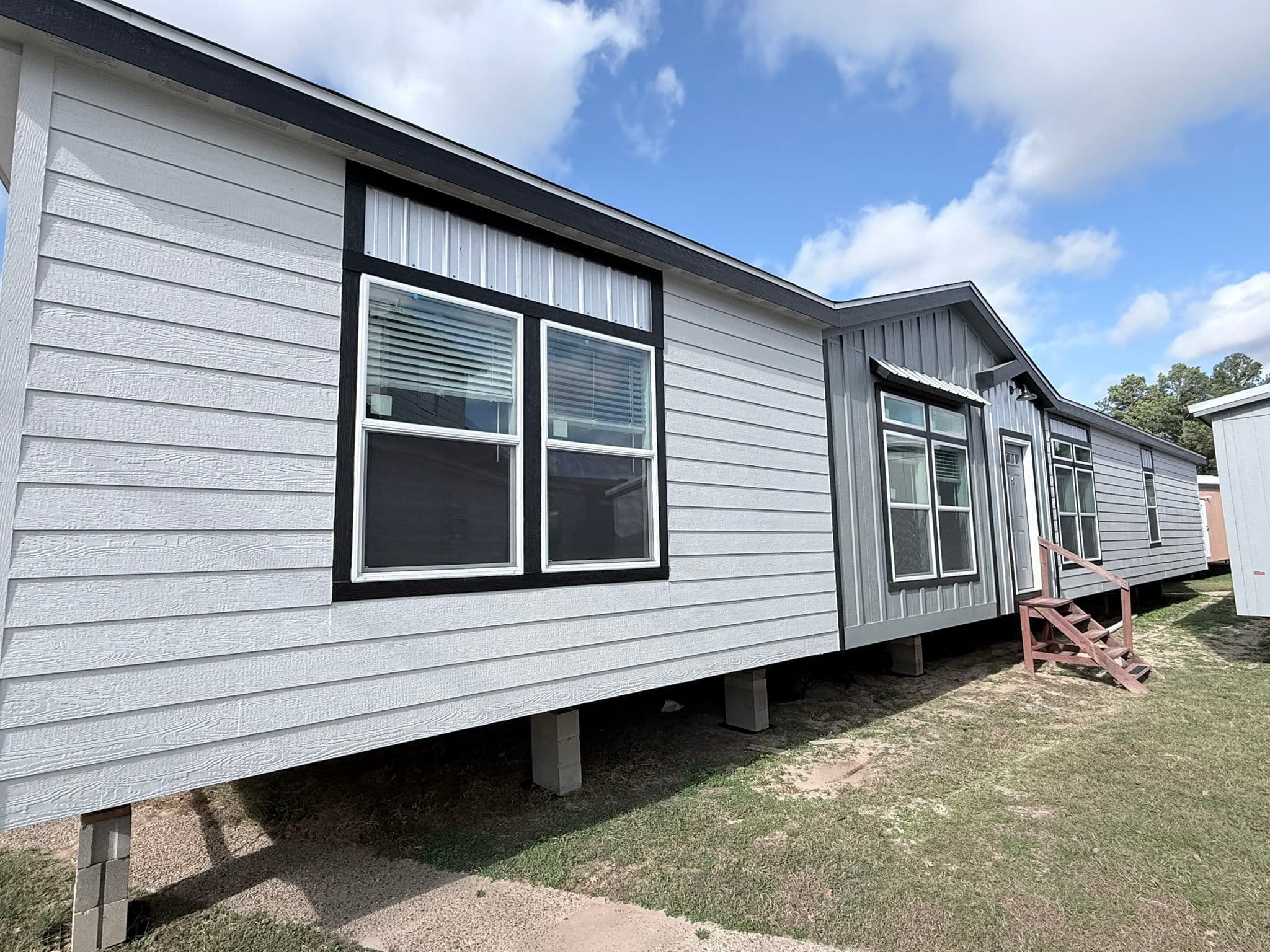 Vintage farmhouse (inventory) hero home features