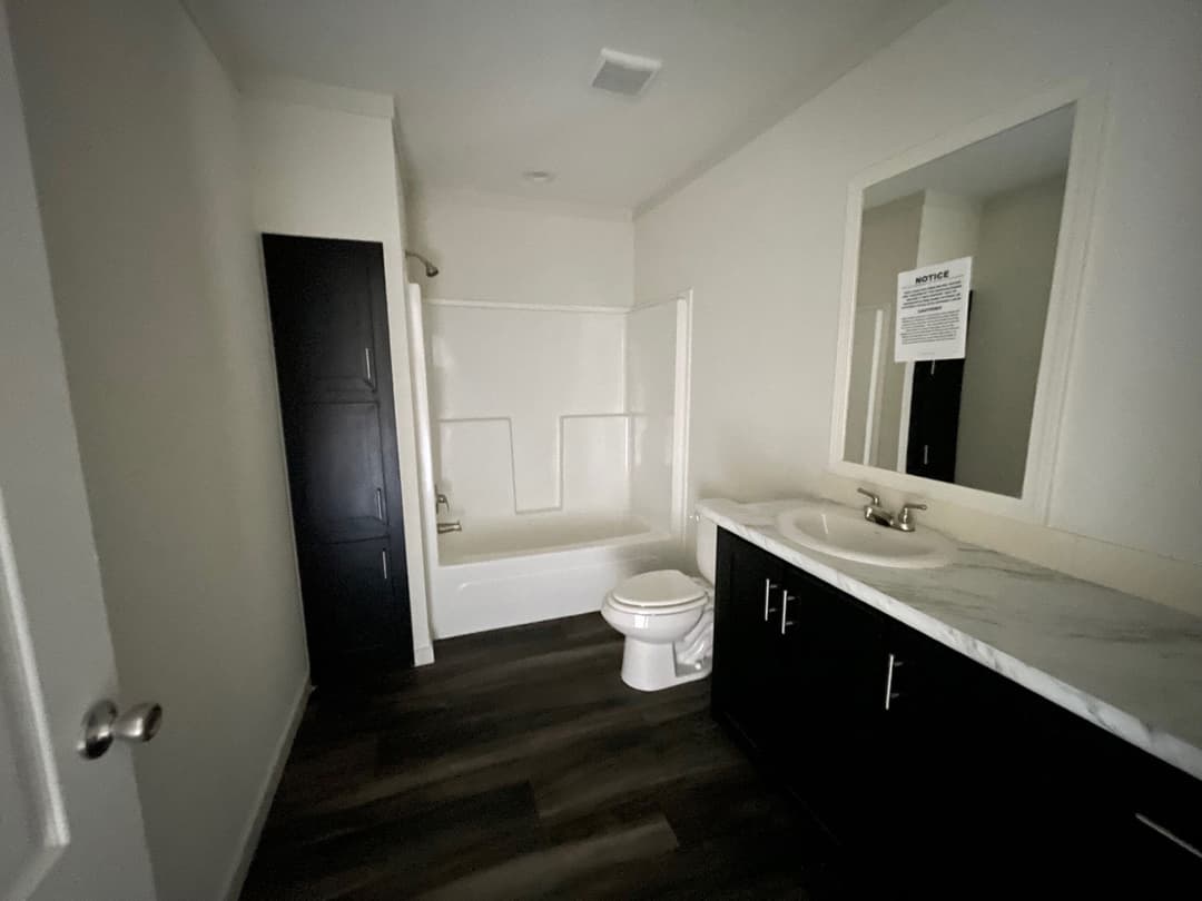 Hero 76 (inventory) bathroom home features