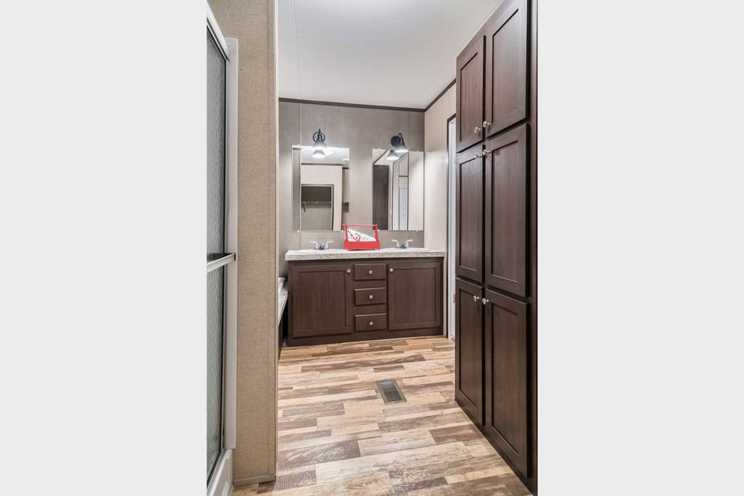 Cs1676g bathroom home features