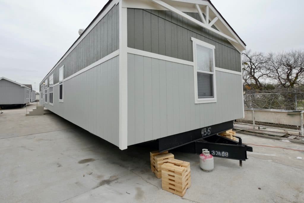 Isabel 9676 exterior home features