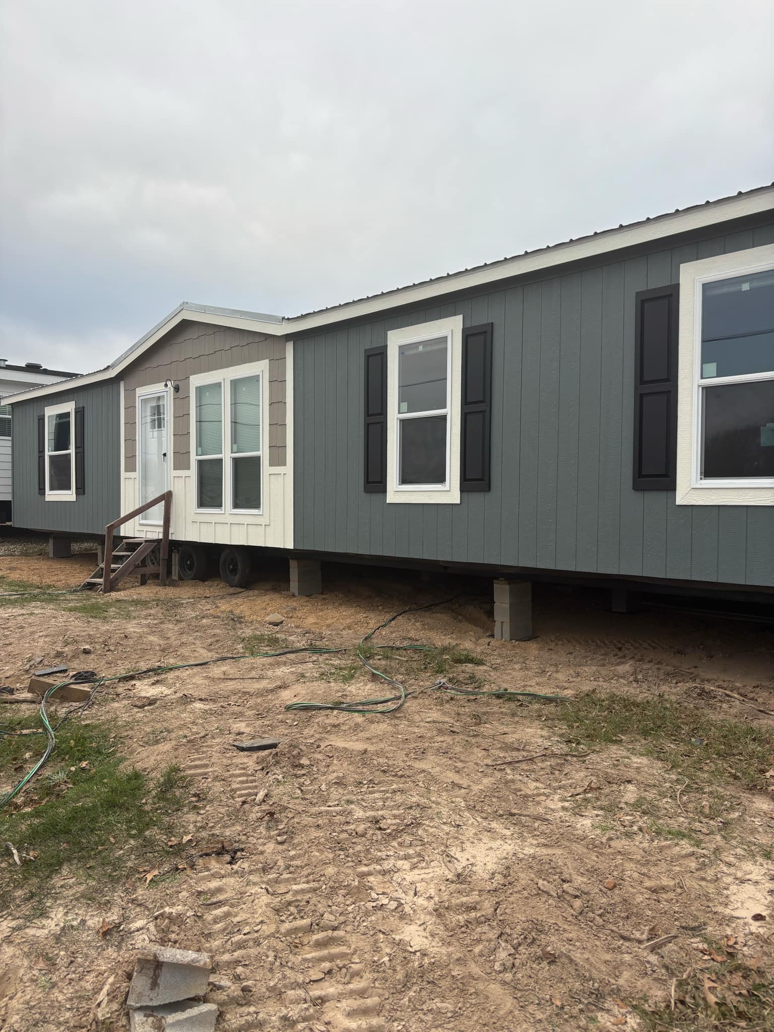 The embrace (inventory) exterior home features