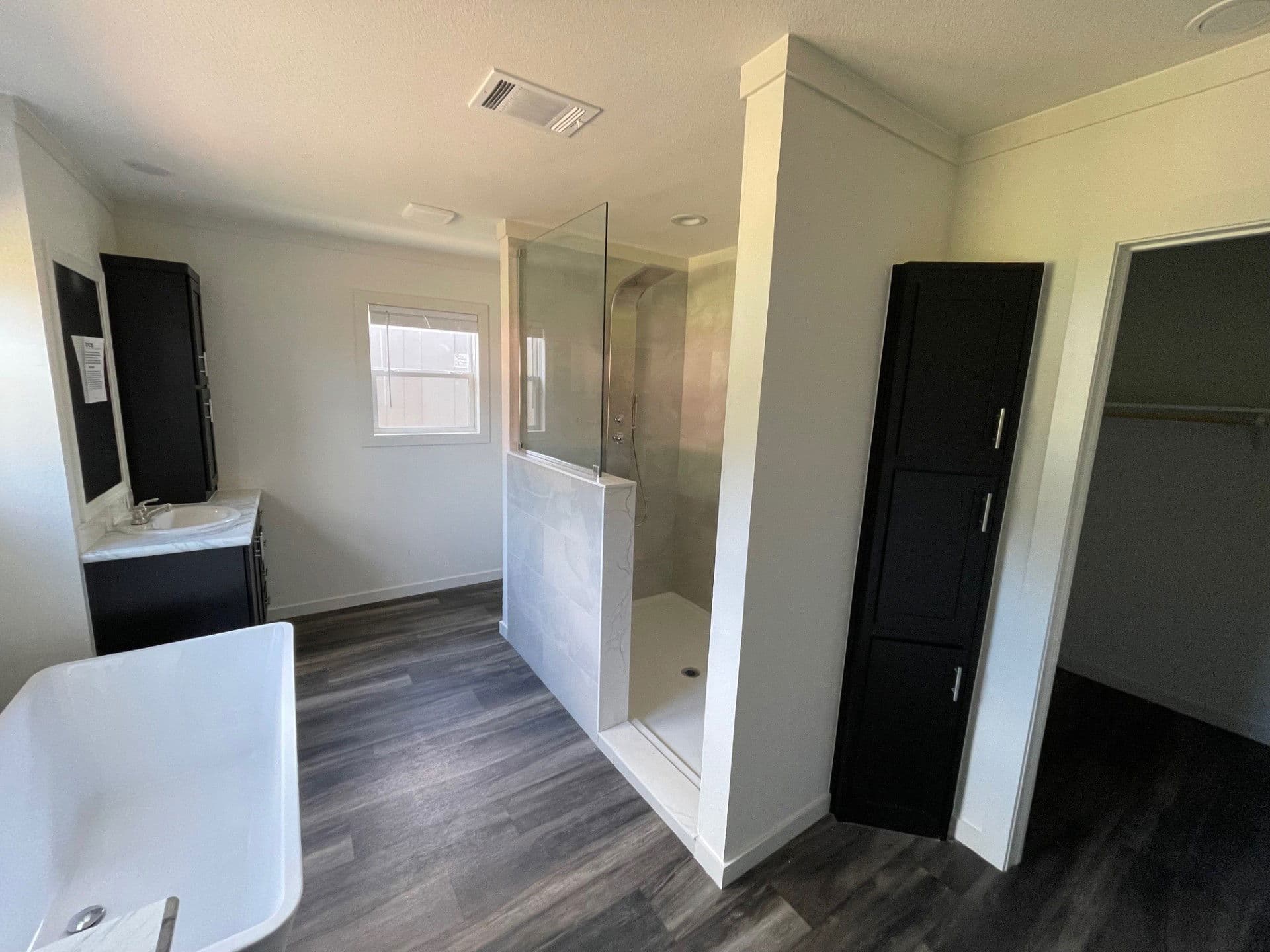 Hero 76 (inventory) bathroom home features