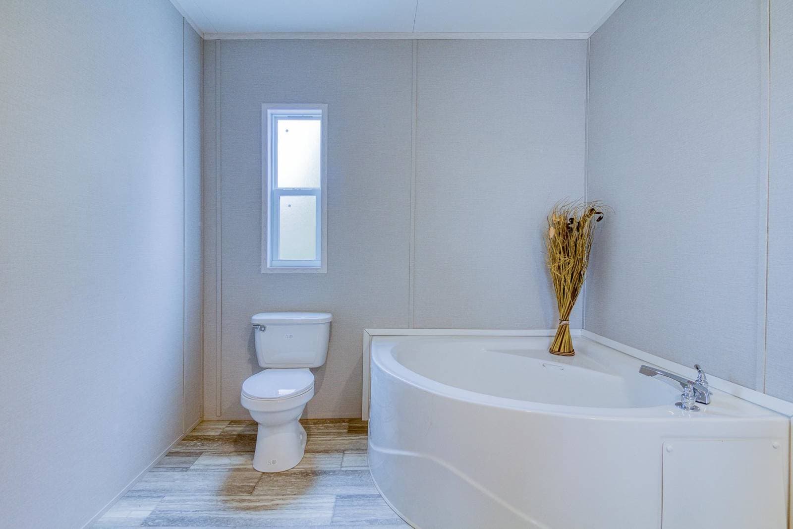 Rm2848a bathroom home features