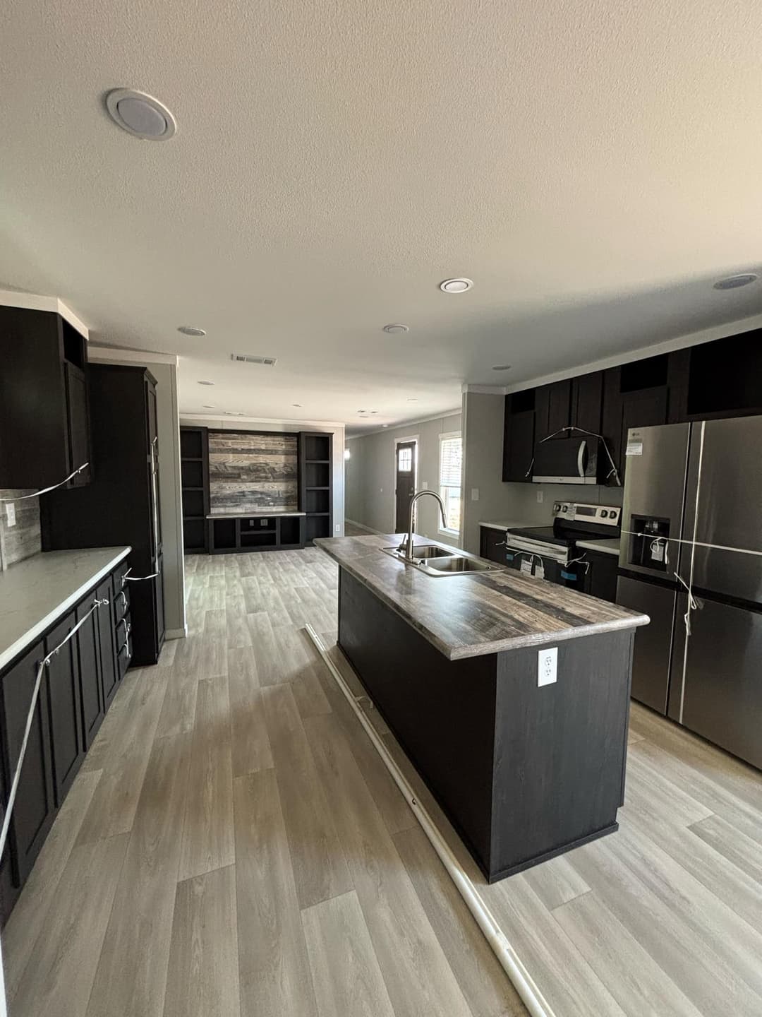 The ford (inventory) kitchen home features