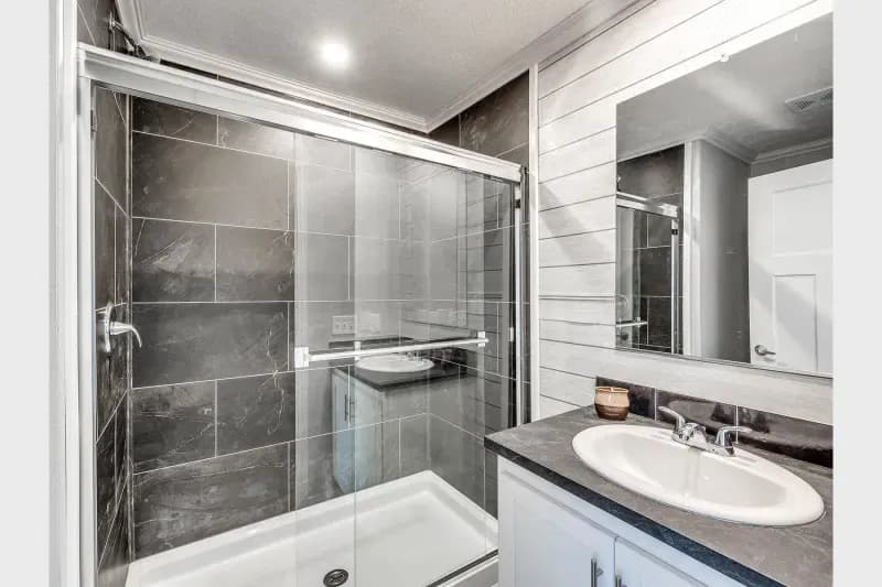 Prairie dune 8312 bathroom home features