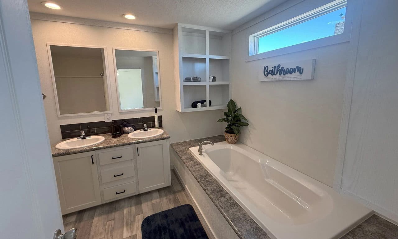 The mesquite bathroom home features