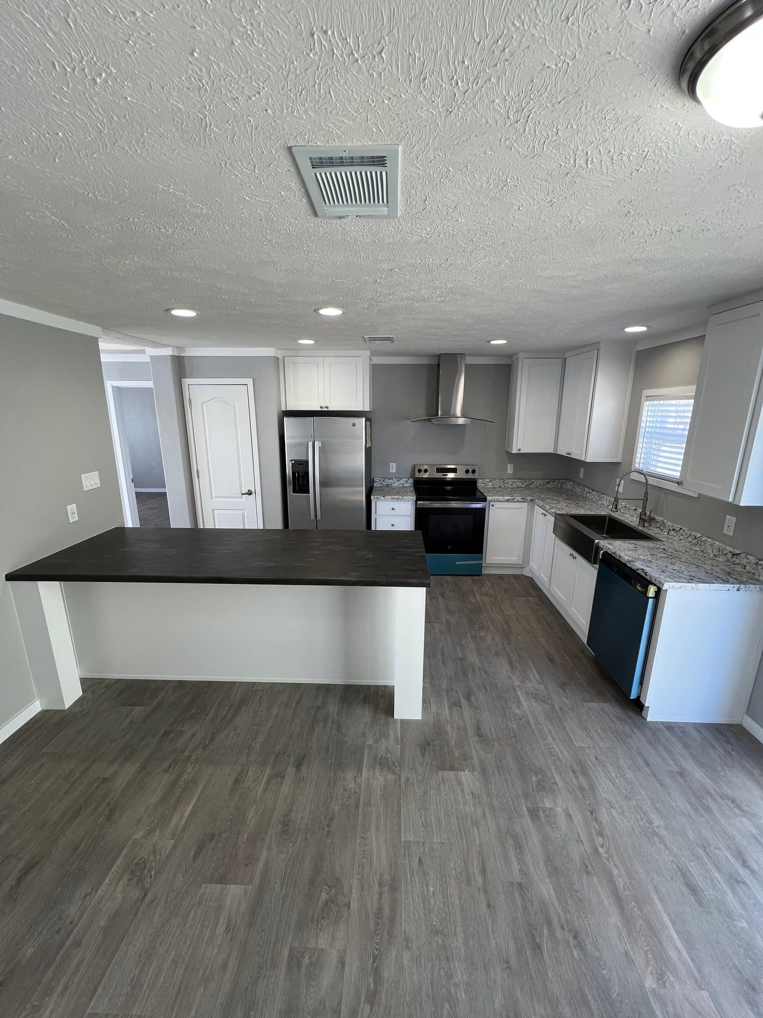 Suite sara hero and kitchen home features