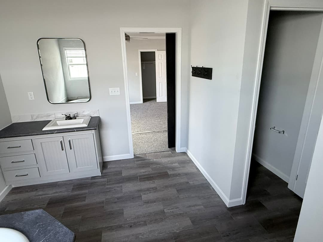 Vintage farmhouse (inventory) bathroom home features