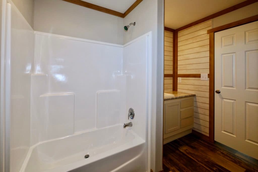 Macey 9768 bathroom home features