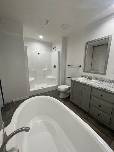 The big josh bathroom home features