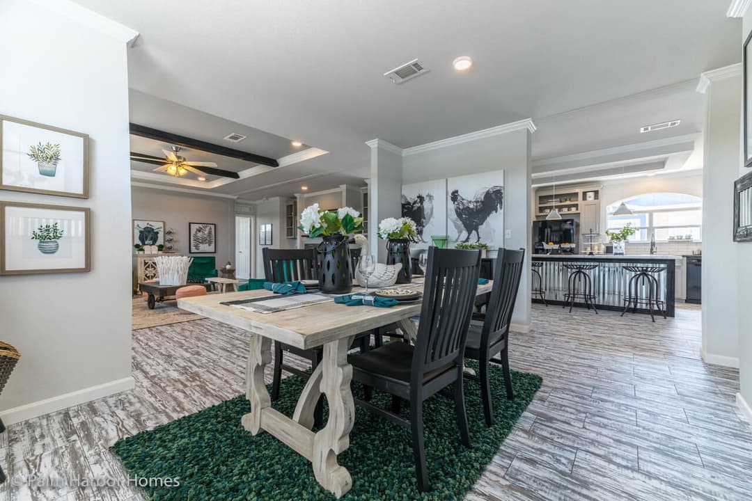 Vintage farmhouse 32643c interior home features