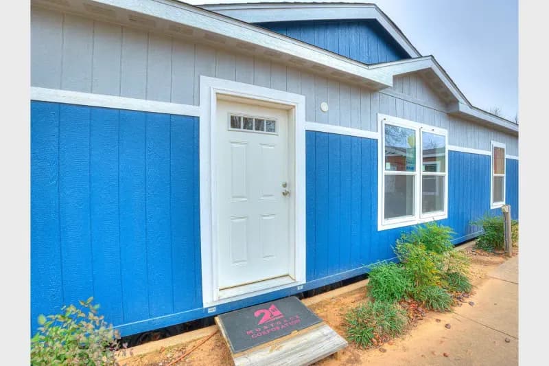 Skyliner 4765j elevation and exterior home features