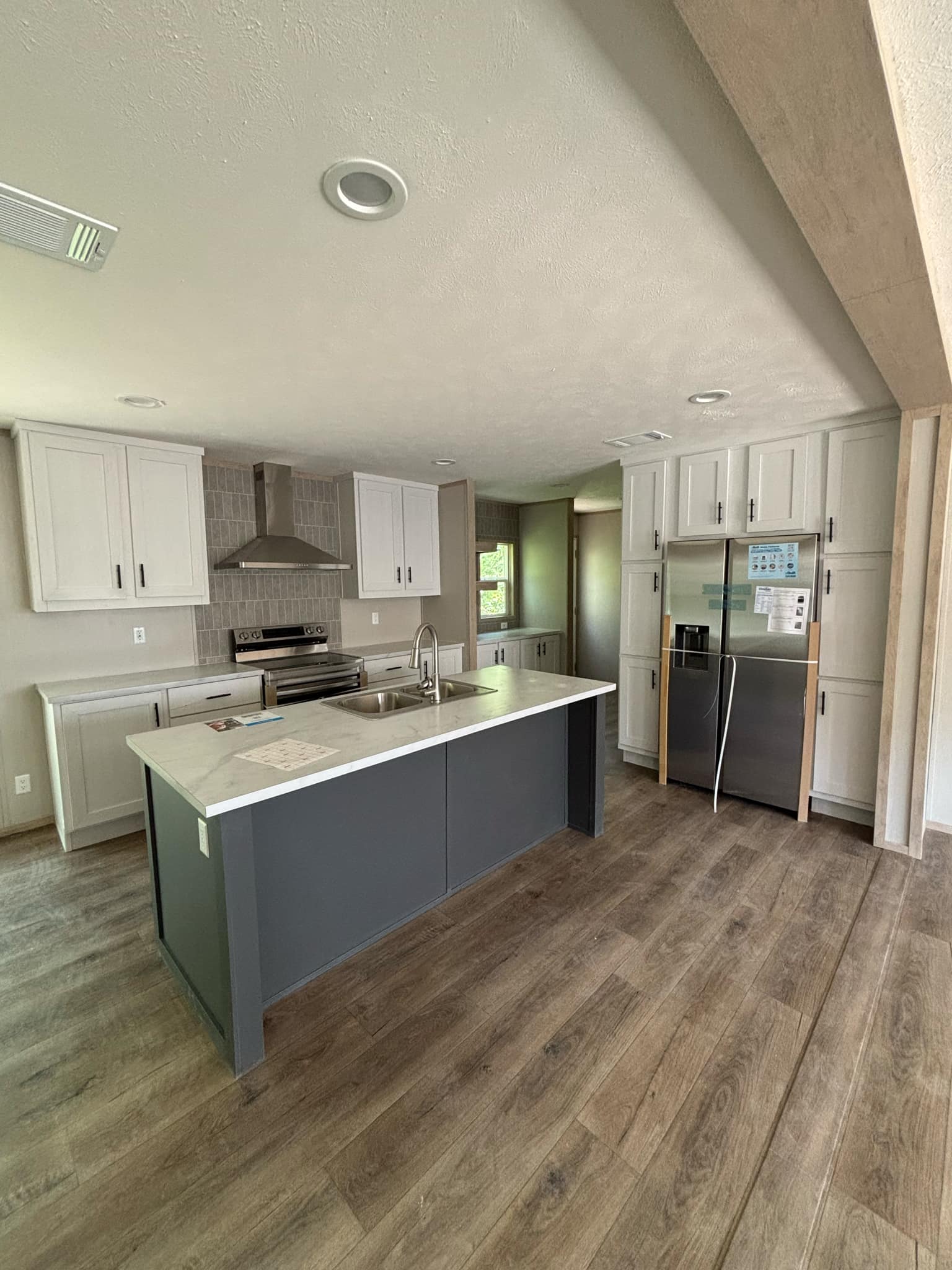 The expedition (inventory) kitchen home features