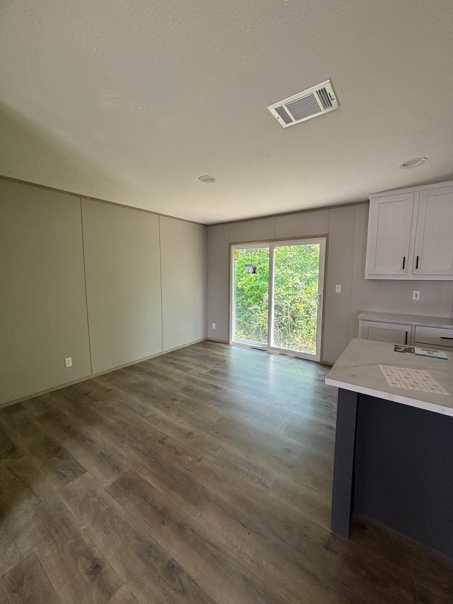 The expedition (inventory) interior home features