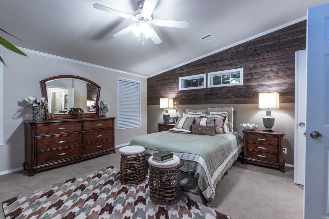 Big bend 32764g bedroom home features