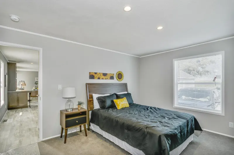 Prairie dune 8785e bedroom home features