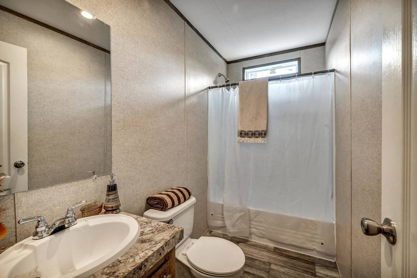 Rm1456a bathroom home features