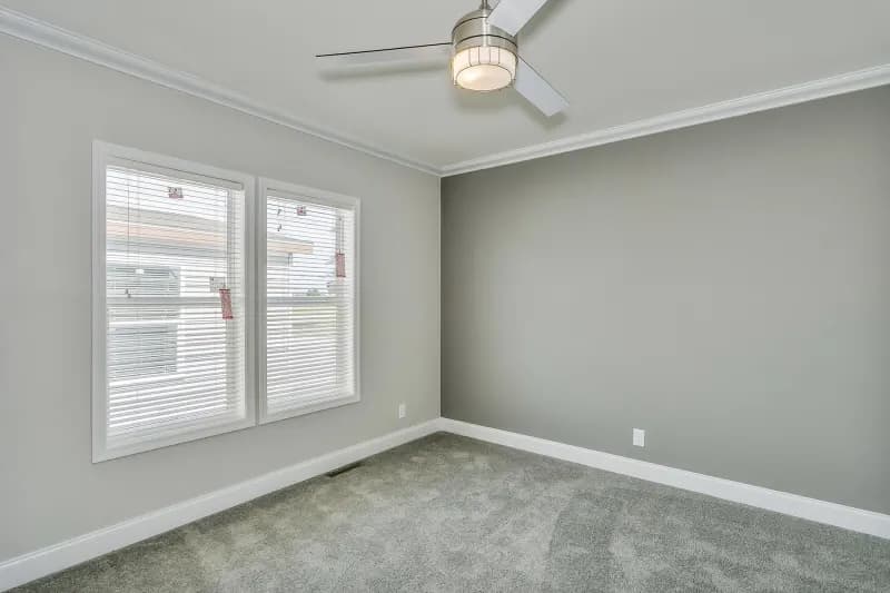 Skyliner 4732b bedroom home features