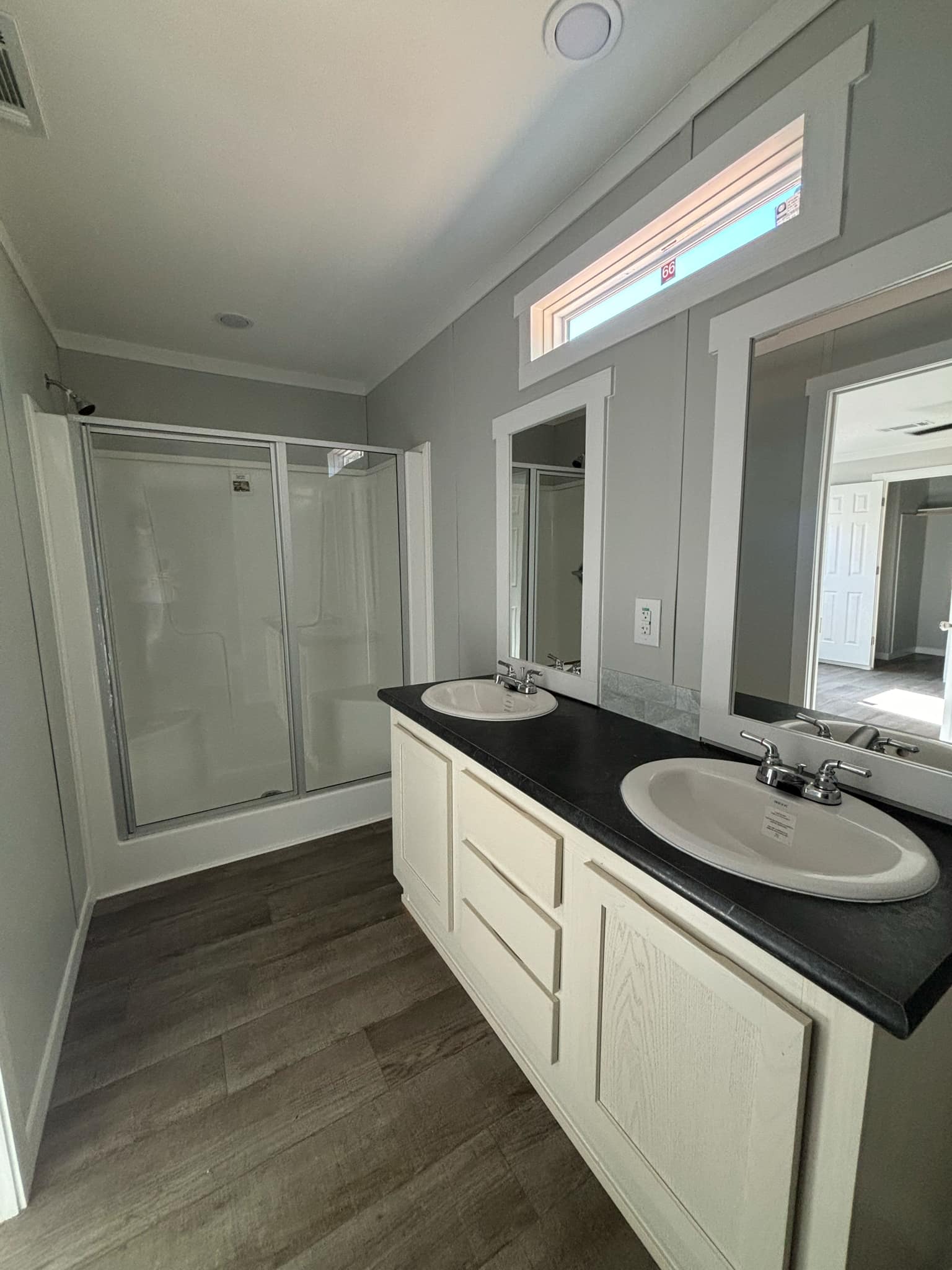 The phoenix (inventory) bathroom home features