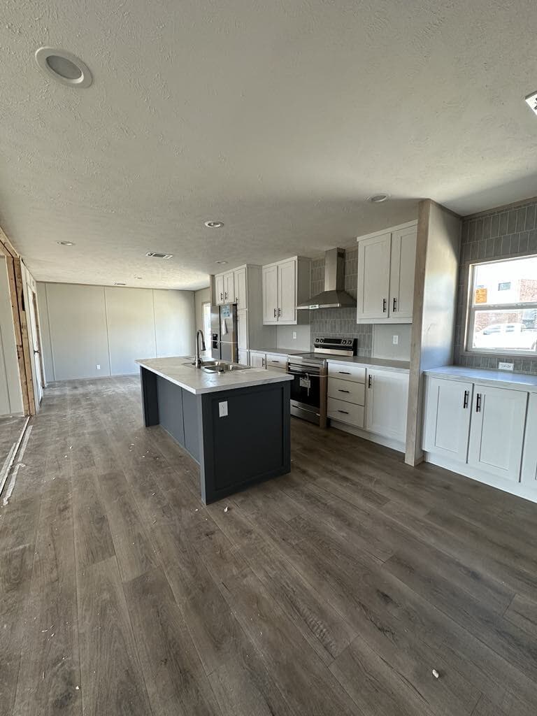 The explorer (inventory) kitchen home features