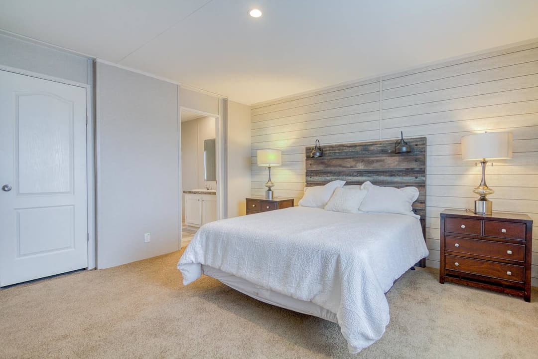 Rm2848a bedroom home features