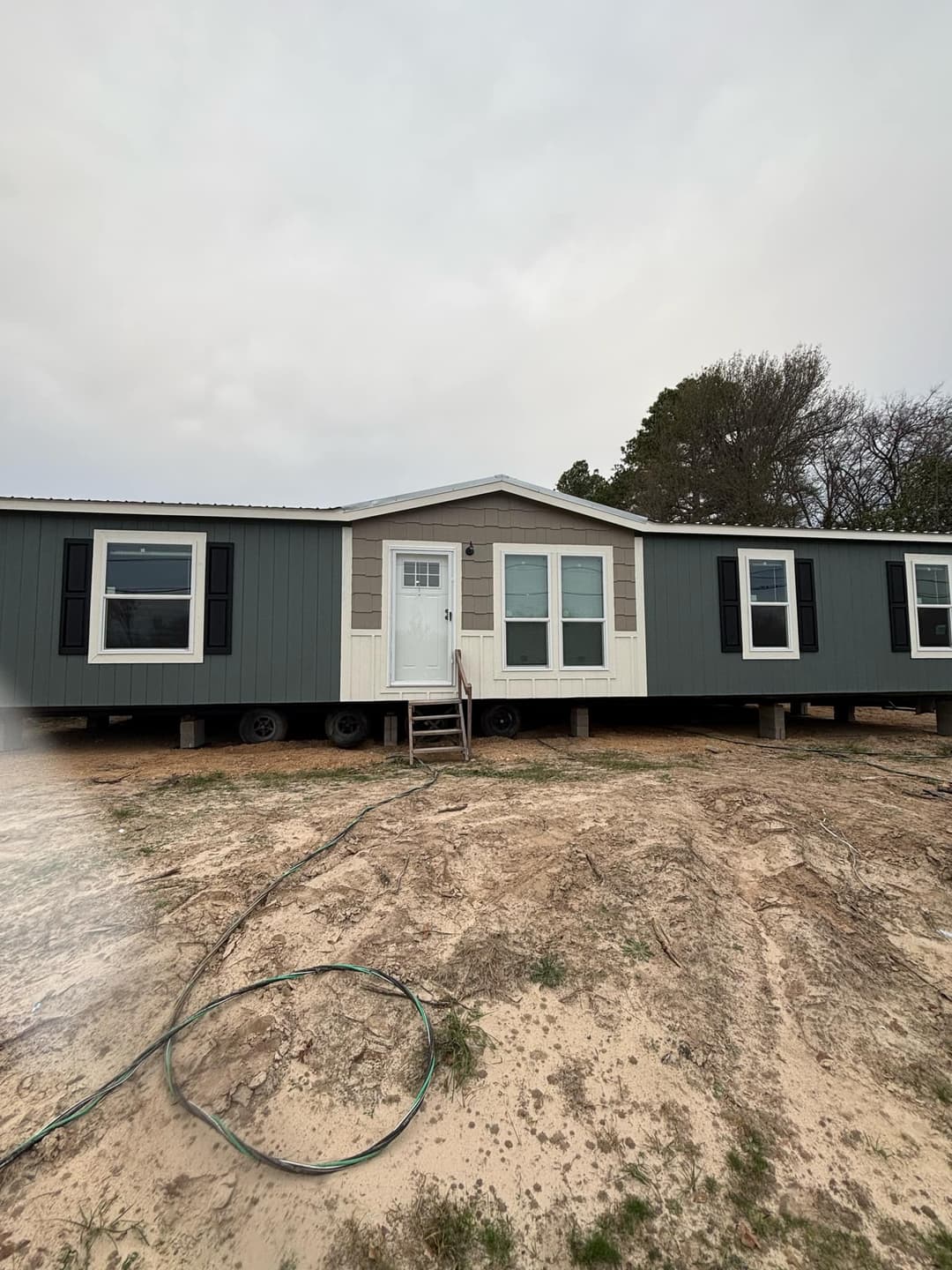 The embrace (inventory) exterior home features