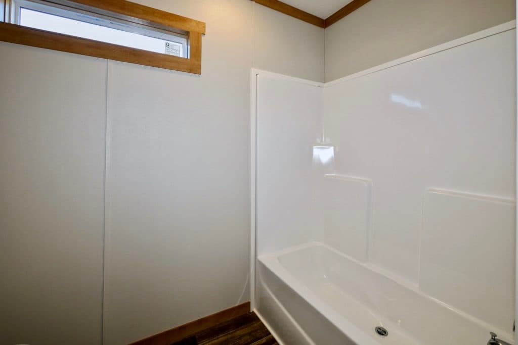 Macey 9768 bathroom home features