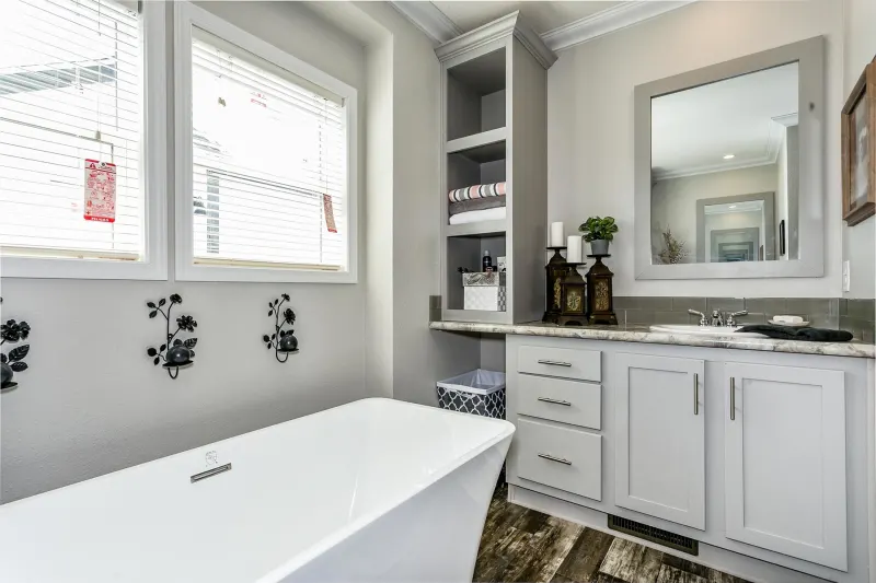 Skyliner 4732b bathroom home features