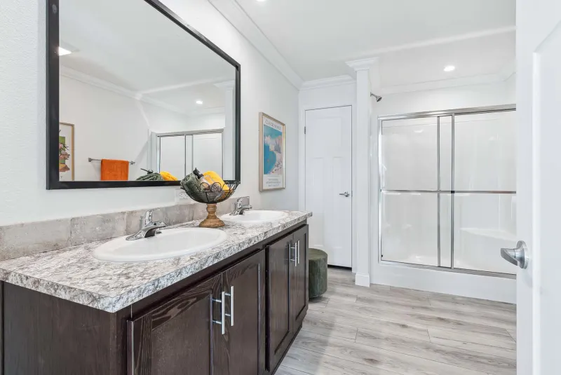 Prairie dune 8862 bathroom home features