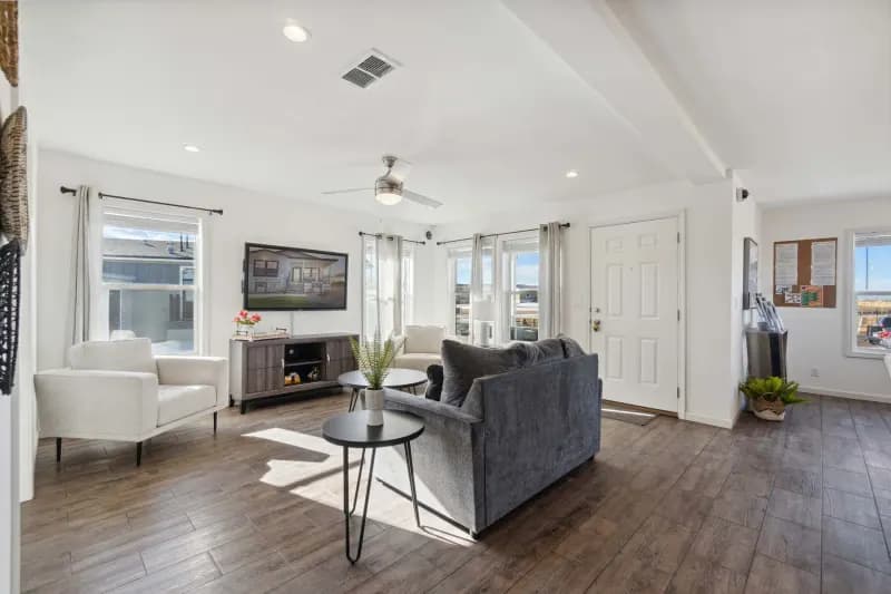 Apollo interior home features